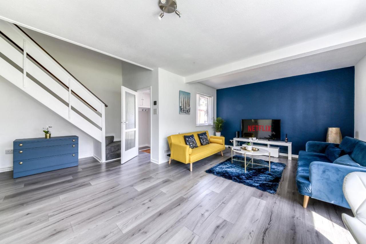 Contemporary 4 Bedroom Detached House With Parking And City Links 크로이던 외부 사진