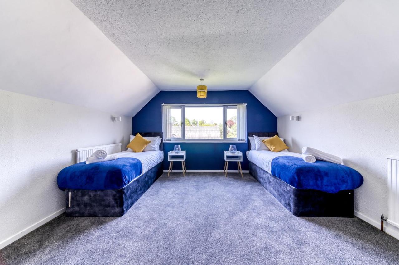 Contemporary 4 Bedroom Detached House With Parking And City Links 크로이던 외부 사진
